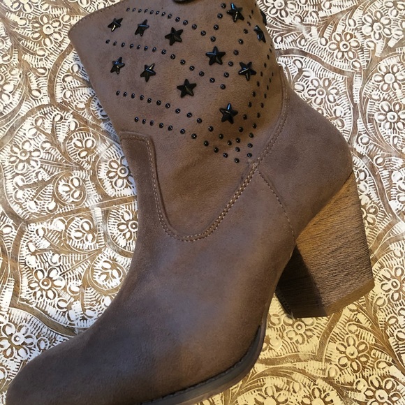 Country Chic Star Booties With 3” Heel - Picture 13 of 13